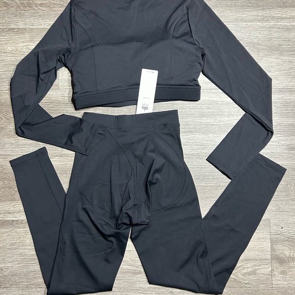 ALO Yoga Black Leggings and Crop Top Set - Picture 2 of 2